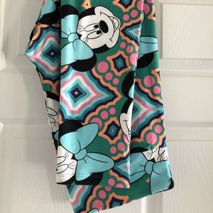 LuLaRoe Tall & Curvy Leggings Disney Pattern!